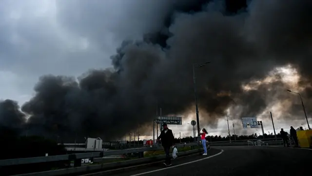 Smoke billows at a Moscow oil refinery on 18 June, after a Ukranian drone strike