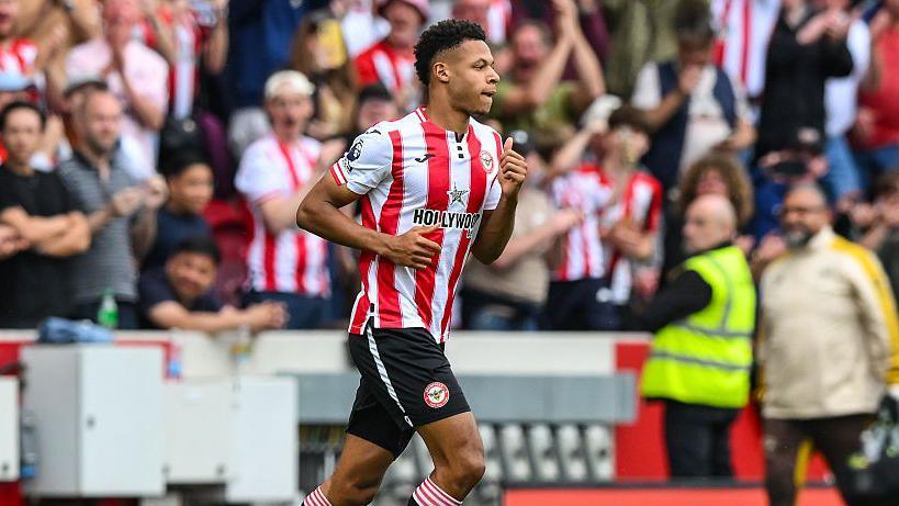 Kaye Furo playing for Brentford 